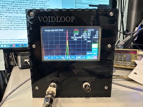 Touch UI spectrum analyzer with tracking source
